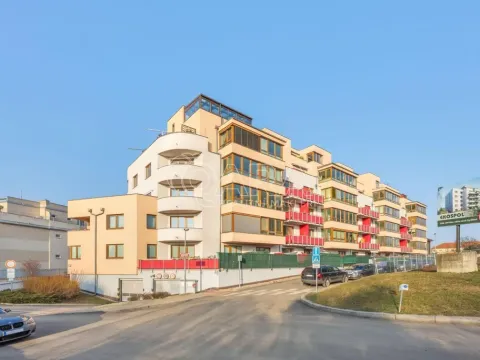 Pronájem garáže, Praha - Strašnice, Strančická, 25 m2