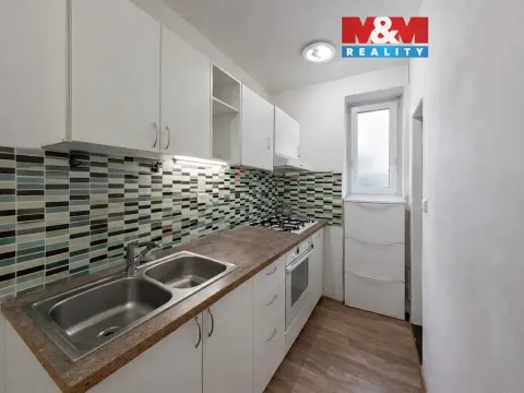 Prodej bytu 3+1, Karlovy Vary - Dvory, Lipová, 62 m2