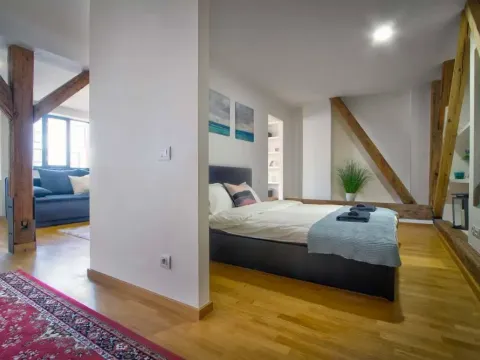 Pronájem bytu 1+kk, Praha - Karlín, Sokolovská, 78 m2