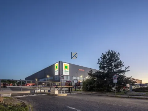 Pronájem obchodního prostoru, Kozomín, 422 m2