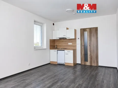 Pronájem bytu 1+kk, Zlín - Malenovice, Jarolímkovo náměstí, 27 m2