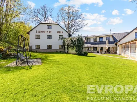 Pronájem komerční nemovitosti, Okrouhlička, 572 m2