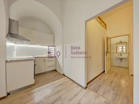 Pronájem bytu 2+1, Jindřichův Hradec - Jindřichův Hradec I, nám. Míru, 40 m2