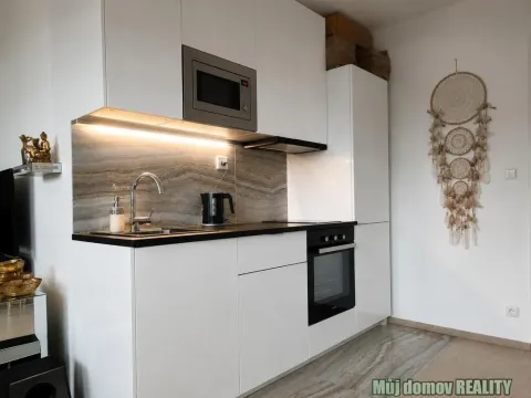 Pronájem bytu 1+kk, Praha - Hloubětín, Poděbradská, 46 m2