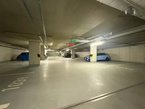 Pronájem garážového stání, Praha, Plzeňská, 13 m2
