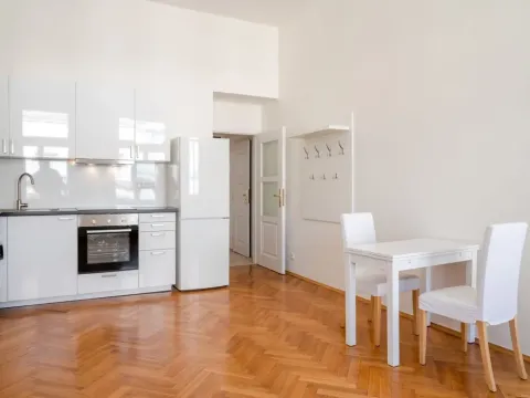 Pronájem bytu 2+kk, Praha - Smíchov, V lesíčku, 45 m2