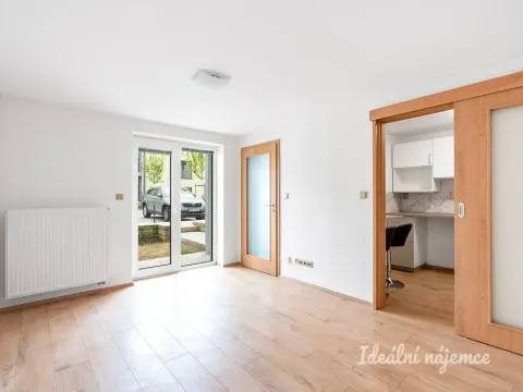 Pronájem bytu 1+1, Přezletice, Zahradní, 34 m2