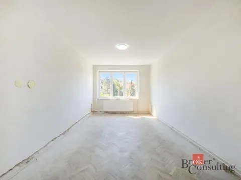 Prodej bytu 2+1, Hrádek - Nová Huť, 1. máje, 58 m2