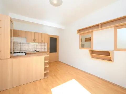 Pronájem bytu 2+kk, Praha - Vysočany, Spojovací, 36 m2