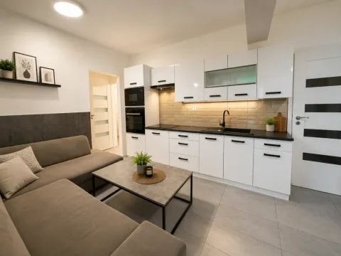 Prodej bytu 2+kk, Praha - Letňany, Třinecká, 51 m2