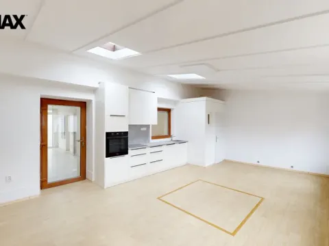 Prodej bytu 3+1, Odrovice, 220 m2