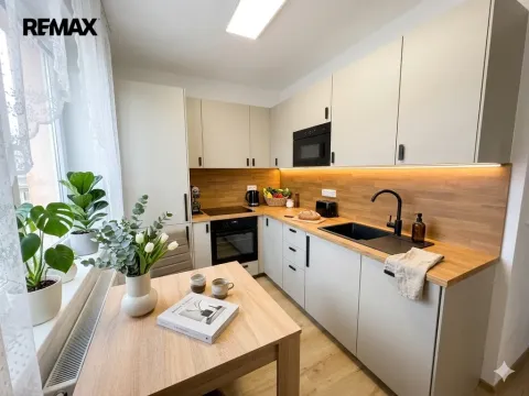 Pronájem bytu 2+1, Hradec Králové - Slezské Předměstí, třída SNP, 54 m2