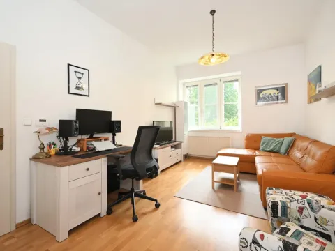 Pronájem bytu 2+1, Praha - Bubeneč, náměstí Interbrigády, 51 m2
