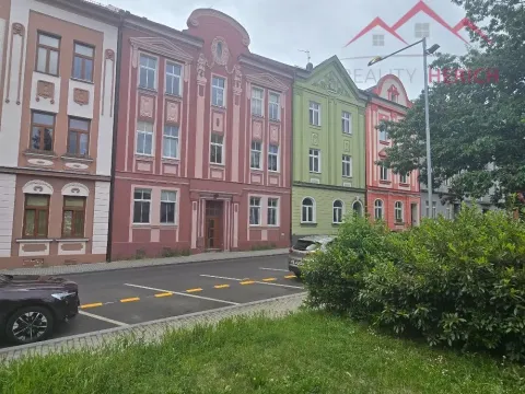 Pronájem atypického bytu, Chomutov, náměstí Dr. Beneše, 155 m2