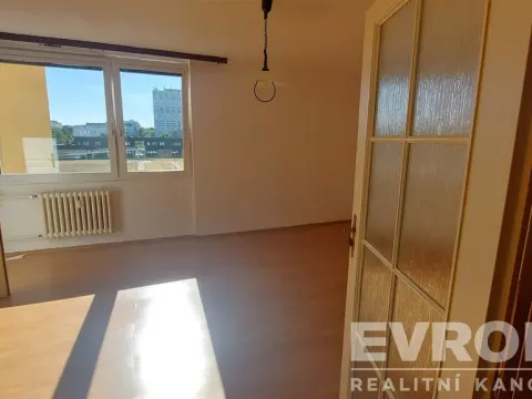 Pronájem bytu 3+1, Praha - Troja, Svídnická, 75 m2