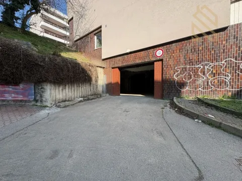Prodej garážového stání, Praha - Břevnov, Na viničce, 17 m2