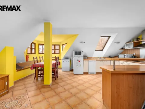 Prodej atypického bytu, Volyně, náměstí Svobody, 126 m2