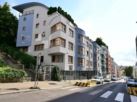 Pronájem bytu 3+kk, Praha - Žižkov, Jeseniova, 99 m2