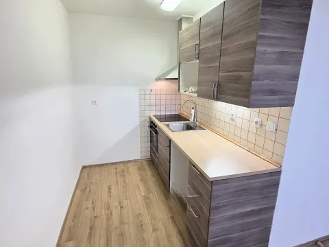 Pronájem bytu 2+kk, Praha - Kobylisy, Třeboradická, 48 m2