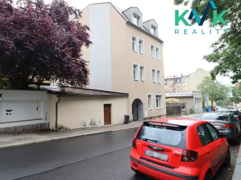 Pronájem bytu 3+1, Karlovy Vary, Šmeralova, 85 m2