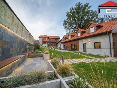 Prodej činžovního domu, Rynholec, nám. 1. máje, 561 m2