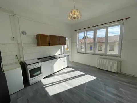 Pronájem bytu 2+kk, Cheb, Evropská, 31 m2