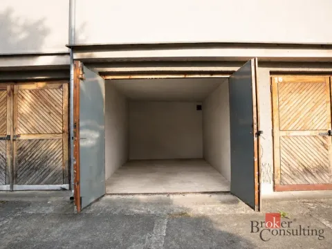 Prodej garáže, Praha - Podolí, U družstva Práce, 17 m2