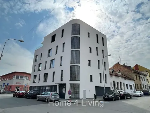 Pronájem garážového stání, Brno, Košinova, 18 m2