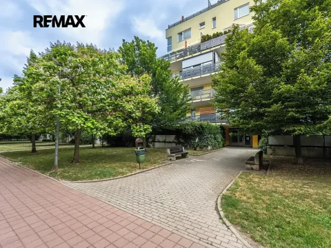 Prodej bytu 2+kk, Praha - Hlubočepy, Kováříkova, 37222 m2