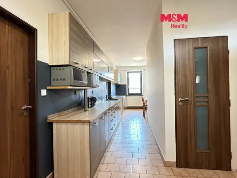 Pronájem činžovního domu, Bradlec, K Oboře, 280 m2