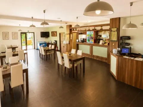 Pronájem restaurace, Bitozeves, 824 m2
