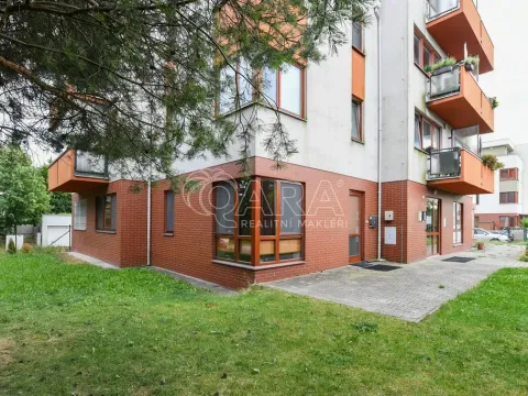 Prodej obchodního prostoru, Jesenice, Cedrová, 56 m2
