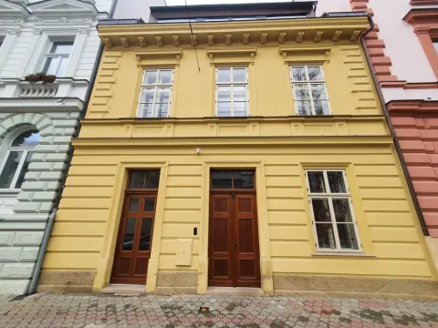 Pronájem bytu 1+1, Hradec Králové, Komenského, 34 m2