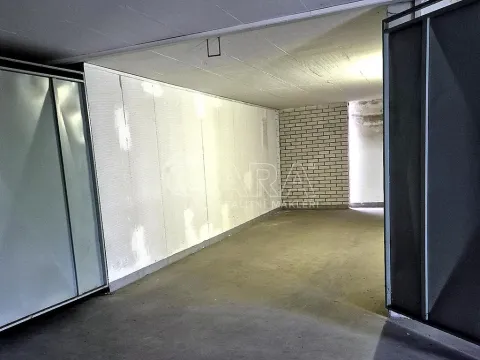 Pronájem garáže, Praha - Kobylisy, Frýdlantská, 18 m2