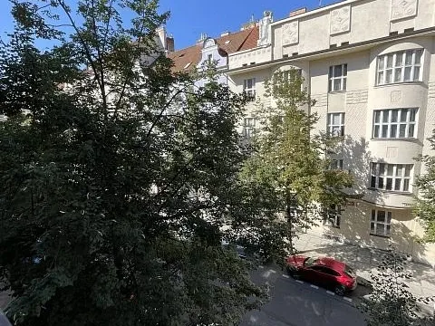 Pronájem bytu 3+kk, Praha, Bubenečská, 80 m2