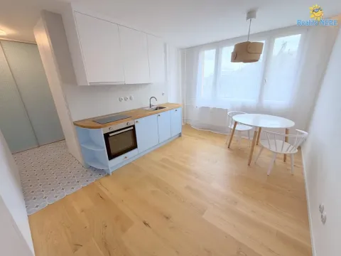 Pronájem bytu 1+kk, Praha - Prosek, Veltruská, 27 m2