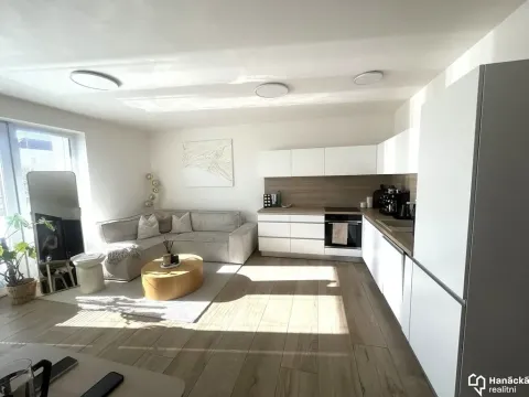 Pronájem bytu 2+kk, Olomouc, Třída Jiřího Pelikána, 52 m2