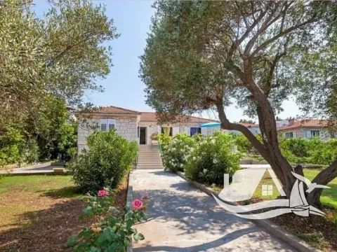 Prodej rodinného domu, Supetar, Chorvatsko, 300 m2