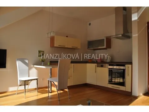 Pronájem bytu 2+kk, Hluboká nad Vltavou, Masarykova, 58 m2