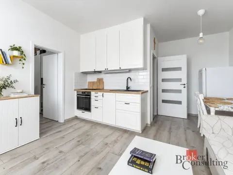 Pronájem bytu 2+kk, Praha - Hlubočepy, Lamačova, 32 m2