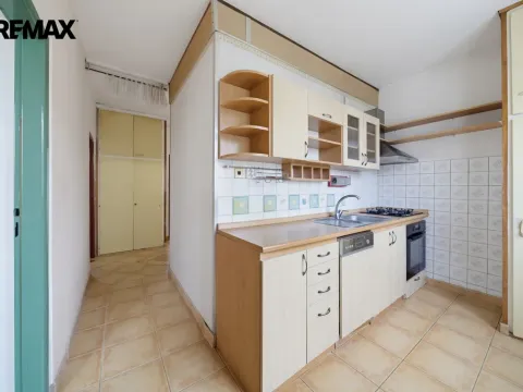 Prodej bytu 3+1, Karlovy Vary, Krymská, 71 m2