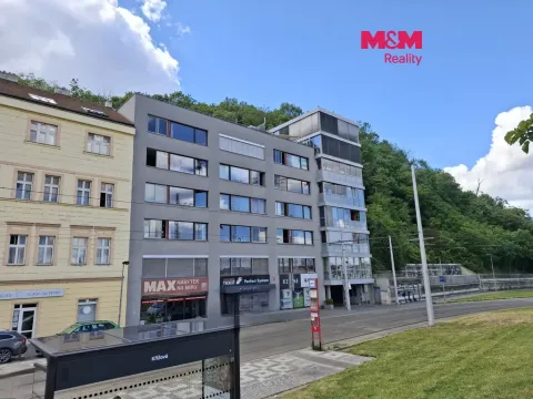 Pronájem garážového stání, Praha - Smíchov, Radlická, 13 m2