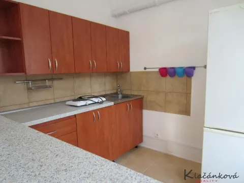 Pronájem bytu 1+kk, Zlín, Štefánikova, 45 m2