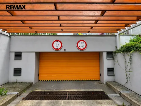 Prodej garážového stání, Praha - Libuš, V rohu, 12 m2