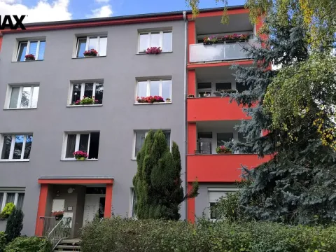Prodej bytu 1+1, Karlovy Vary - Dvory, Chebská, 33 m2