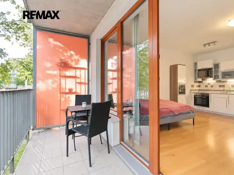 Prodej bytu 1+kk, Praha - Strašnice, Názovská, 35 m2