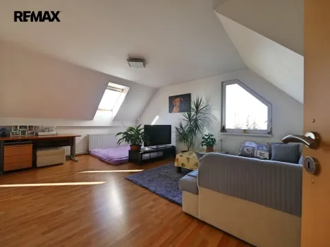 Pronájem bytu 1+1, Nupaky, U Školky, 50 m2