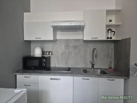 Pronájem bytu 1+1, Praha - Karlín, Křižíkova, 40 m2