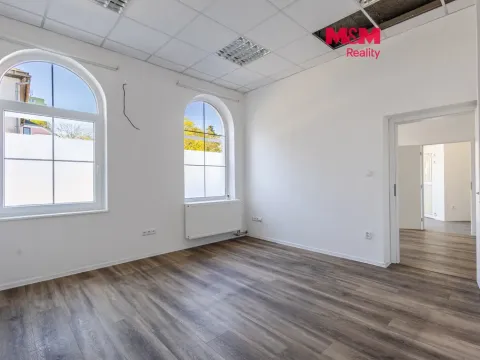 Pronájem obchodního prostoru, Nový Bor, Tržní náměstí, 108 m2