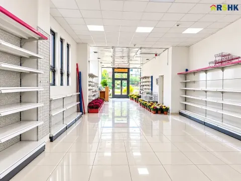 Pronájem obchodního prostoru, Žďár nad Sázavou, nám. Republiky, 150 m2
